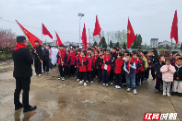 澧县澧西荣市小学开展清明祭扫活动