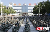消防员走进临澧一中 千名新生实战演练“第一课”