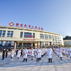 张家界市人民医院三大新老院区同时举行“十一”升国旗仪式