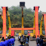 张家界市举行非道路移动机械环保标牌挂牌仪式