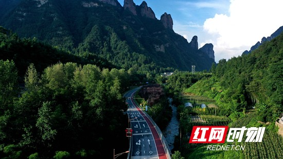 武陵源区推出国内首条峰林峡谷生态马拉松赛道