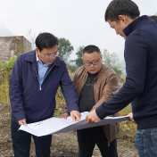 王学军调研张家界七星山政府配套项目建设并召开现场办公会