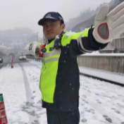 湖南高警局桑植大队：从容应对冰雪挑战