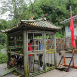 张家界桑植县向家坪村：村民赶制竹亭暖人心