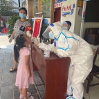 武陵源索溪峪街道：51岁不服老，身披战袍上“疫”线