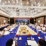 张家界市第八次党代会主席团召开第一次会议