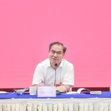 刘革安王洪斌参加代表团讨论