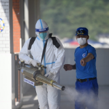 张家界金海实验学校校园消杀迎开学 确保师生安全