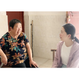 龚颜到“三联四建”联系点慰问困难老党员