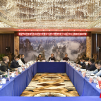 张家界市参加“专题读书班”学员展开分组研讨  刘革安、王洪斌参加研讨
