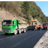 武陵源插分公路建设项目A2标段进入沥青路面摊铺阶段