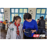 张家界：土家刺绣进校园 非遗精粹润童心