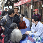 张家界大众医院开展义诊和爱心捐赠活动