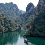 张家市武陵源区：碧水漾舟享春光（组图）