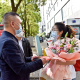 吉首大学张家界学院附属医院迎接抗疫战士凯旋