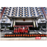 “生煎包加油”,“三下锅来了”!张家界市22名核酸检验人员驰援上海