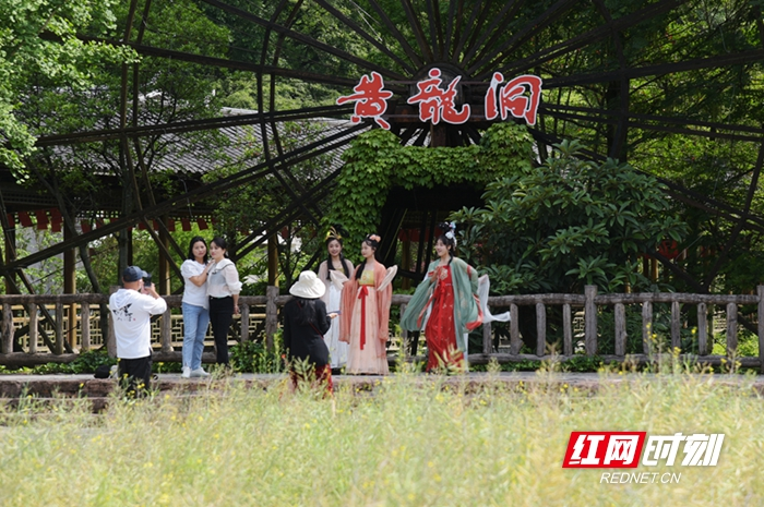 5月3日，张家界各景区景点门票充裕 交通运力充足