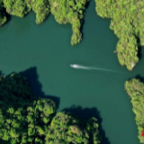 张家界宝峰湖景区：碧水漾舟享假期（组图）