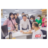 舒洪波到永定区不动产登记窗口开展“走流程、解难题、优服务”活动