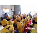 张家界：“白帽子”为“黄帽子”念上交通安全“紧箍咒”