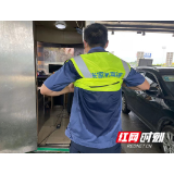 张家界：高速路上，他们是这样的“汗”子……