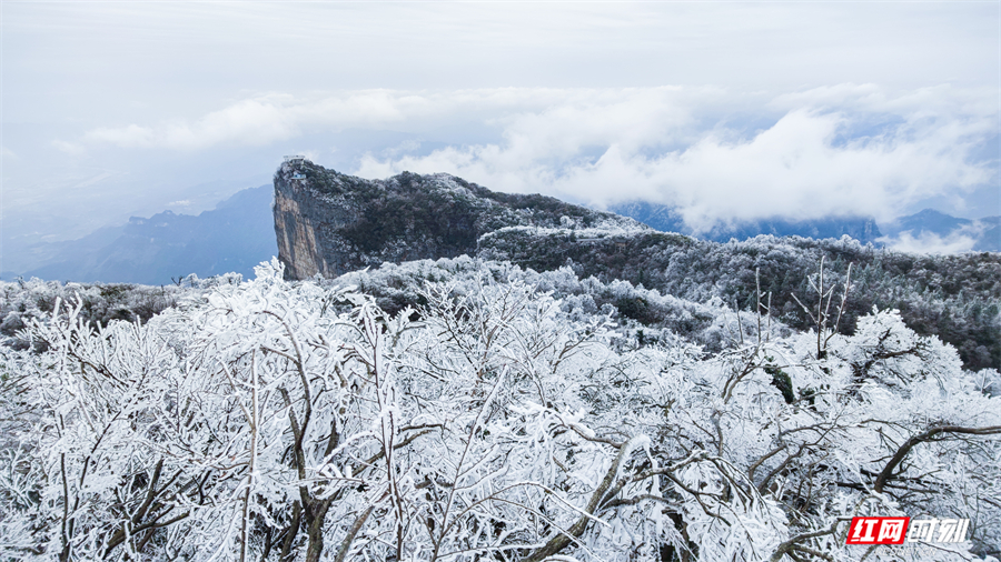 张家界天门山冬雪美景图片