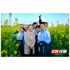 张家界市民族中学举办首届油菜花节