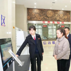 全国人大代表宁芬芳走进张家界中级人民法院