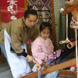 张家界黄龙洞景区：“五一”举办非遗造物展 本土特色文化吸引游客