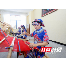 “师以匠心   弘扬非遗” 张家界民实幼教育集团开展教师节非遗体验活动