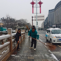 应对低温雨雪冰冻天气  张家界市城管系统在行动