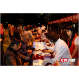 张家界：“晚间流动门诊”走进鼎泰逸景园小区