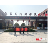 工行张家界永定支行走进校园开展第三代社保卡宣传活动