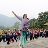 用关爱点亮希望之光，黄龙洞景区为乡村学校举办公益研学活动