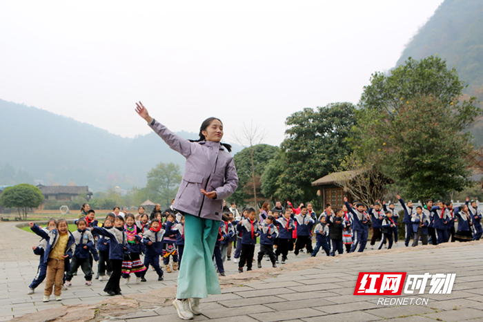 用关爱点亮希望之光，黄龙洞景区为乡村学校举办公益研学活动