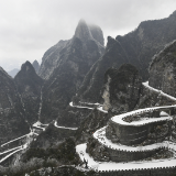 迎战大寒潮｜天门山迎龙年首场大雪 景区多措并举保安全