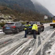 【新春走基层】春运遇上暴雪，张家界高速人为您守护回家路