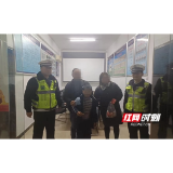 张家界暖心一幕：交警为走失萌娃找寻家人