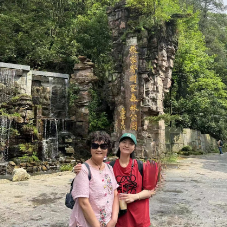 纯朴换真情 美景传佳话 陕西7旬女游客30年“圆梦”张家界