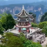 张家界武陵源雨后千峰竞秀，自然奇观震撼人心