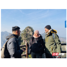《芒果旅行家》直播张家界“长满外国人”