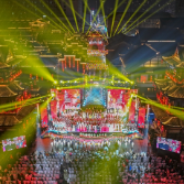 金蛇献瑞张家界 民族团结幸福年 2025张家界蛇年春晚在大庸古城精彩上演