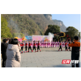 非遗贺新春|非遗架桥梁 中外游客乐享多彩土家风味年