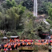 张家界宝峰湖三月喜迎多地千人贵宾团