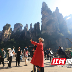 张家界国家森林公园进入春季旅游小高峰