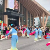 唱游桑植丨“五一”假期首日：桑龙高速桑植服务区精彩纷呈 吸引游客驻足参与