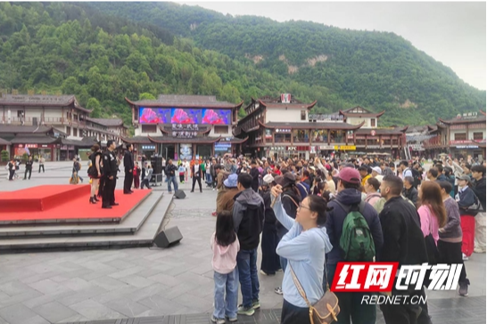 张家界宠游客｜山水为幕 文化为魂——张家界武陵源文旅活动精彩纷呈 点亮假日旅游新体验