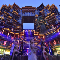 张家界宠游客｜宠客模式拉满！七十二奇楼景区全新演艺亮相 沉浸式NPC玩法出圈