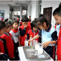 解锁科技密码 点亮创新童心——张家界市武陵源区军地小学举行第六届校园科技节趣味科技实验活动