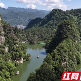 夏日宝峰湖 山水美如画（组图）